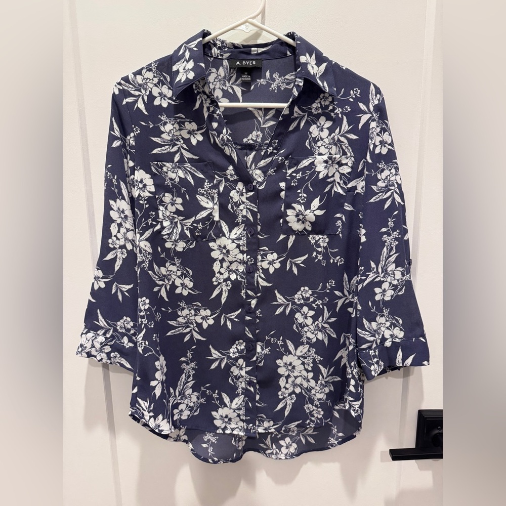 A. Byer Periwinkle / White Floral Button Down Shirt Size Med.